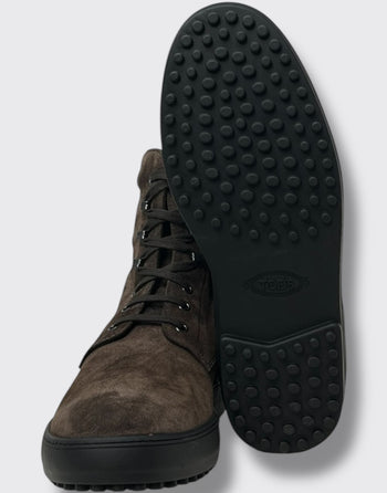 Quattro Stagioni dark brown suede lace-up winter boots with black rubber soles and signature Tod's pebble detailing.
