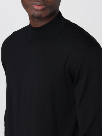 Roundneck - 3