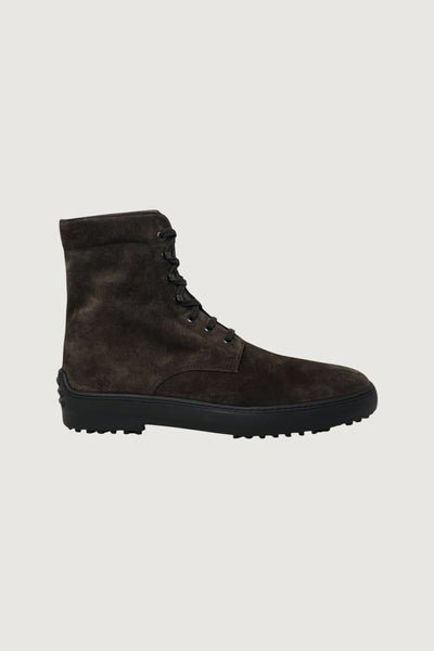 Quattro Stagioni dark brown suede lace-up winter boots with black rubber sole.