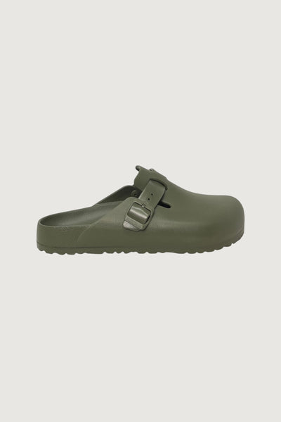 Quattro Stagioni Boston EVA clogs in olive green, featuring a single buckle strap and a comfortable, slip-on design.