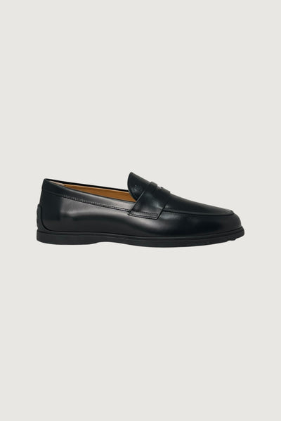 Quattro Stagioni black leather penny loafers with a rubber sole and a classic strap detail.