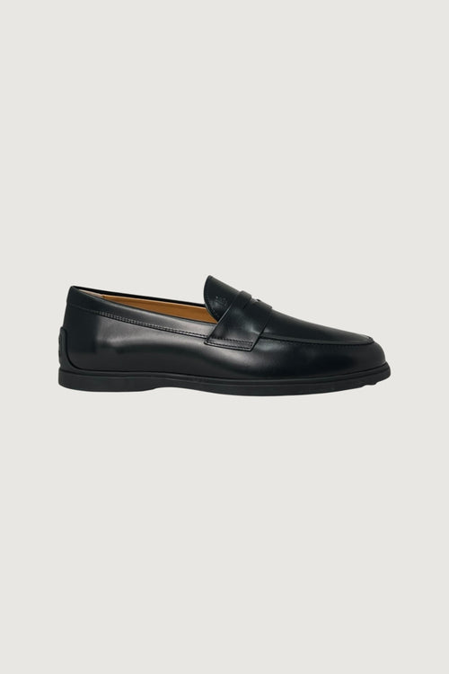 Quattro Stagioni black leather penny loafers with a rubber sole and a classic strap detail.