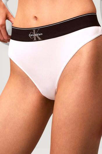 CALVIN KLEIN-LV00QF8813 100-THONG