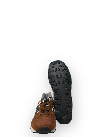 Quattro Stagioni Lifestyle 576 brown suede and mesh sneakers with white laces and black accents.