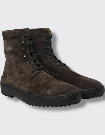 Quattro Stagioni dark brown suede lace-up winter boots with black soles.