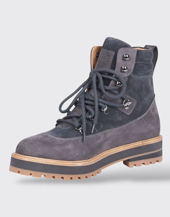 Quattro Stagioni grey leather lace-up hiking boots with lug sole and pull tab. Suede and leather upper.