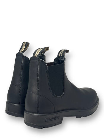 Quattro Stagioni black leather Blundstone 510 Chelsea boots with elastic side panels and pull tabs.
